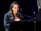 Alicia Keys piano